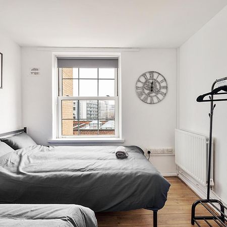 Sleek Shoreditch Hideout - 2 Bed Gem With Balcony In Central Londen Buitenkant foto