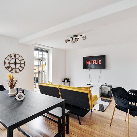 Sleek Shoreditch Hideout - 2 Bed Gem With Balcony In Central Londen Buitenkant foto