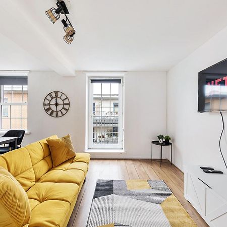 Sleek Shoreditch Hideout - 2 Bed Gem With Balcony In Central Londen Buitenkant foto