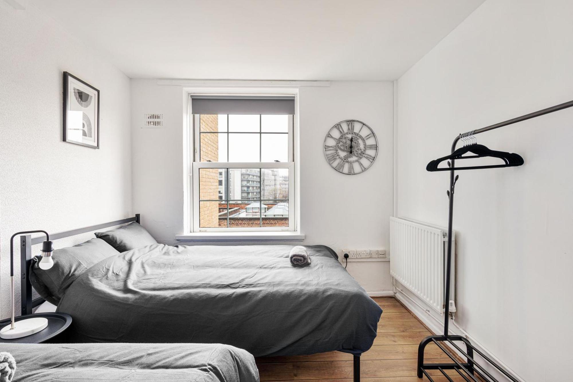 Sleek Shoreditch Hideout - 2 Bed Gem With Balcony In Central Londen Buitenkant foto