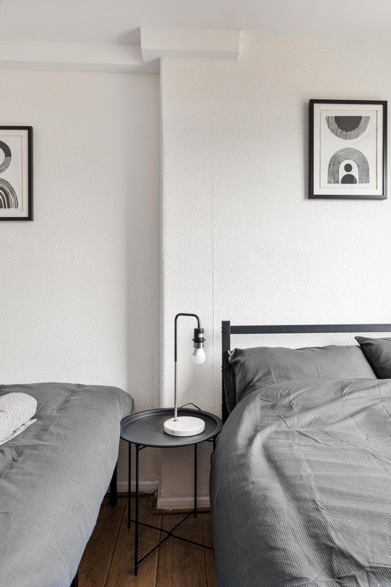 Sleek Shoreditch Hideout - 2 Bed Gem With Balcony In Central Londen Buitenkant foto