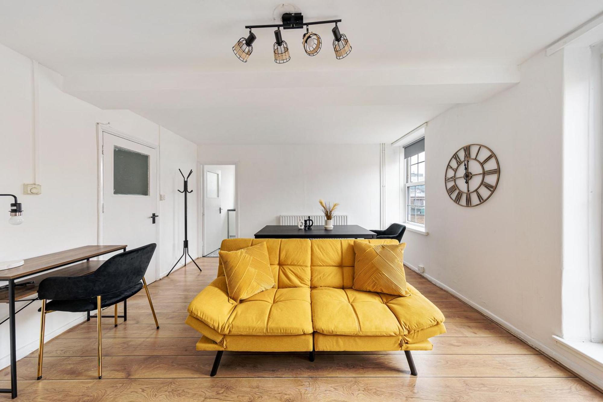Sleek Shoreditch Hideout - 2 Bed Gem With Balcony In Central Londen Buitenkant foto
