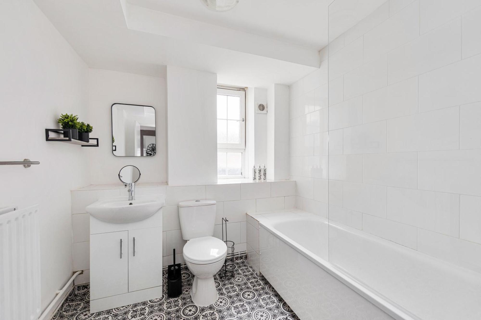 Sleek Shoreditch Hideout - 2 Bed Gem With Balcony In Central Londen Buitenkant foto