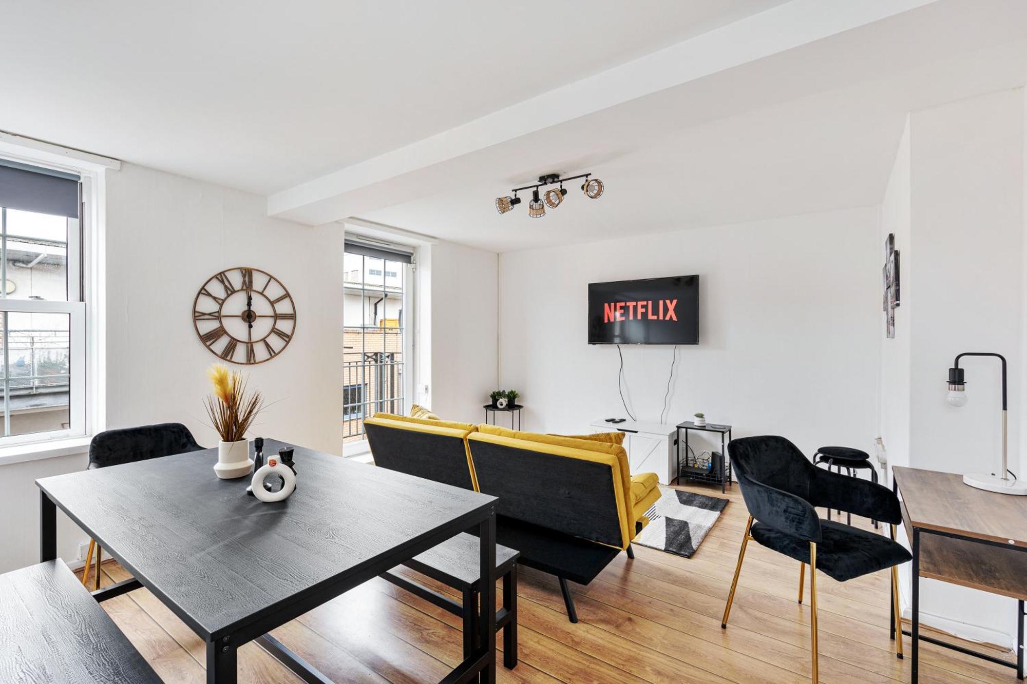 Sleek Shoreditch Hideout - 2 Bed Gem With Balcony In Central Londen Buitenkant foto