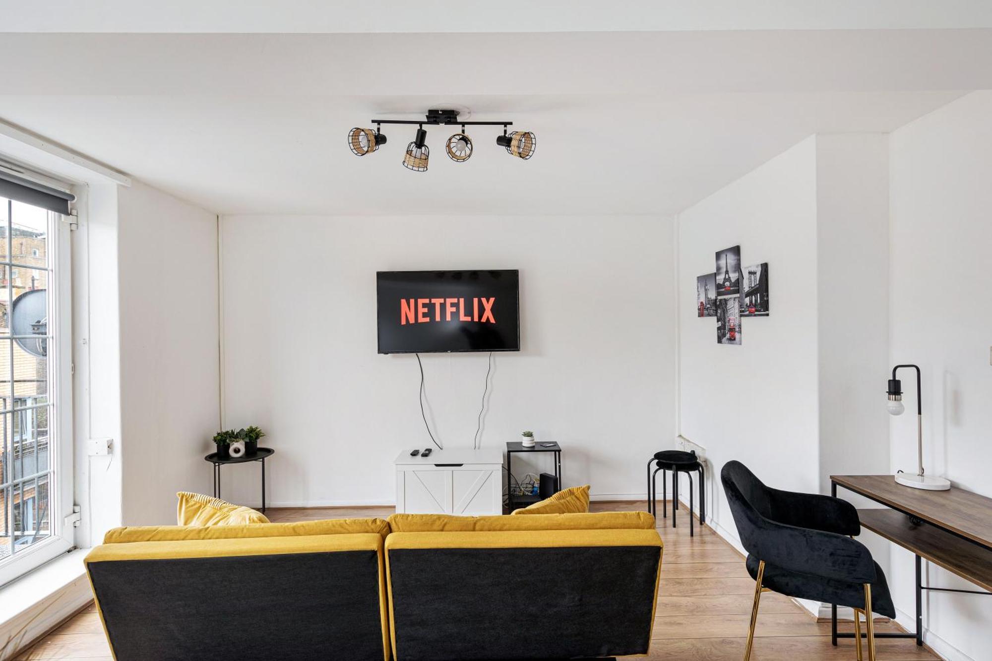 Sleek Shoreditch Hideout - 2 Bed Gem With Balcony In Central Londen Buitenkant foto