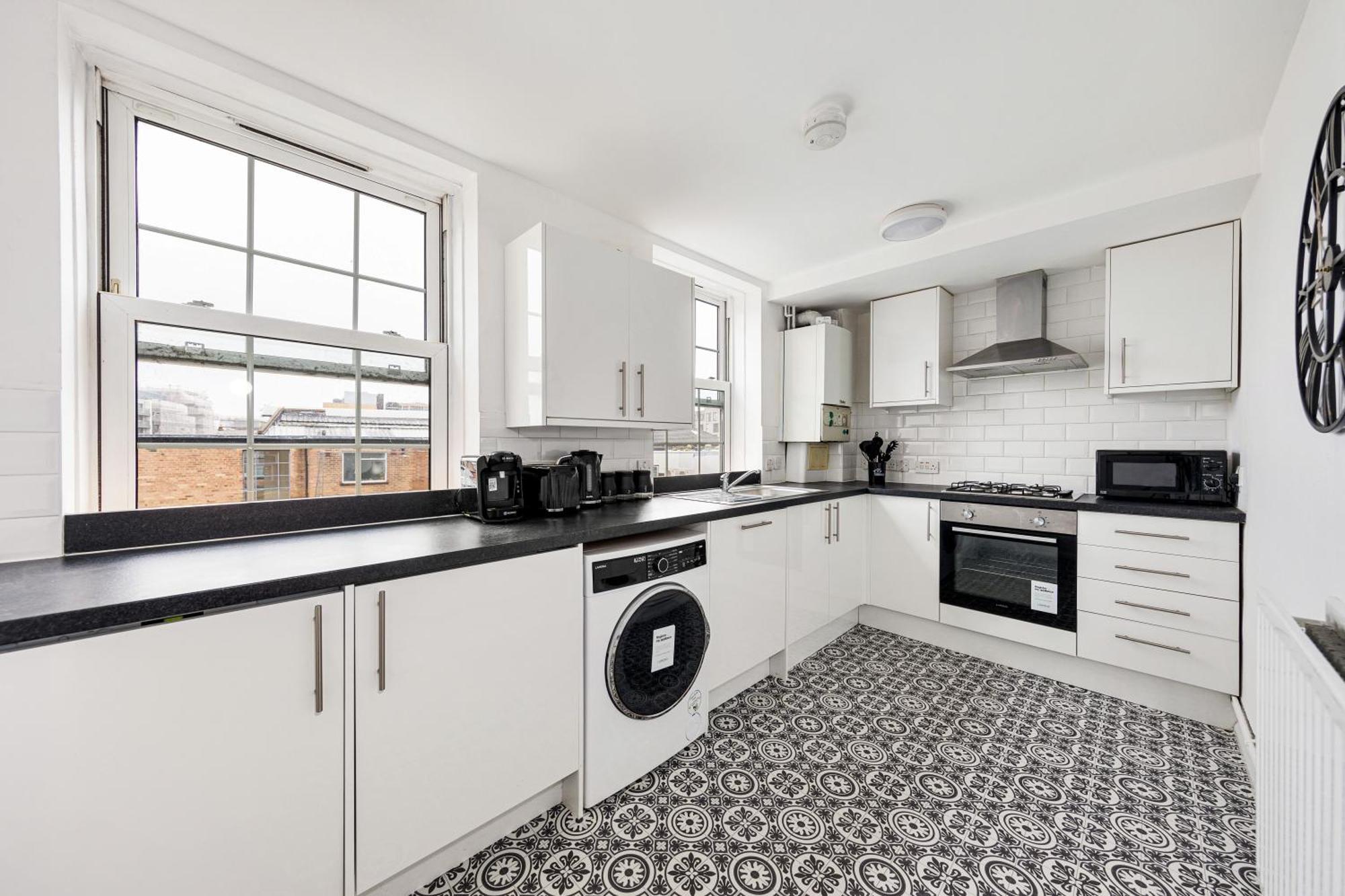 Sleek Shoreditch Hideout - 2 Bed Gem With Balcony In Central Londen Buitenkant foto