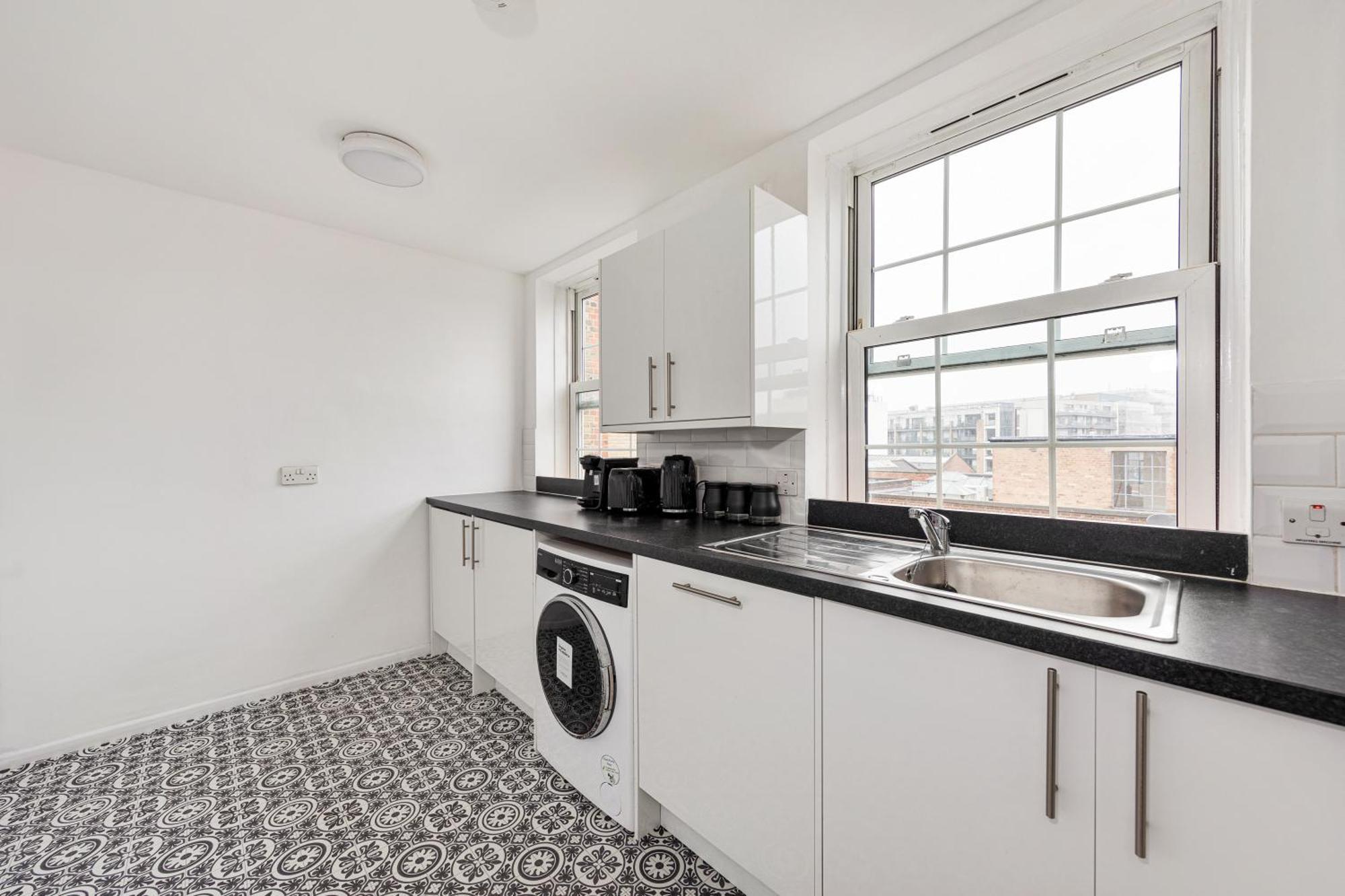 Sleek Shoreditch Hideout - 2 Bed Gem With Balcony In Central Londen Buitenkant foto