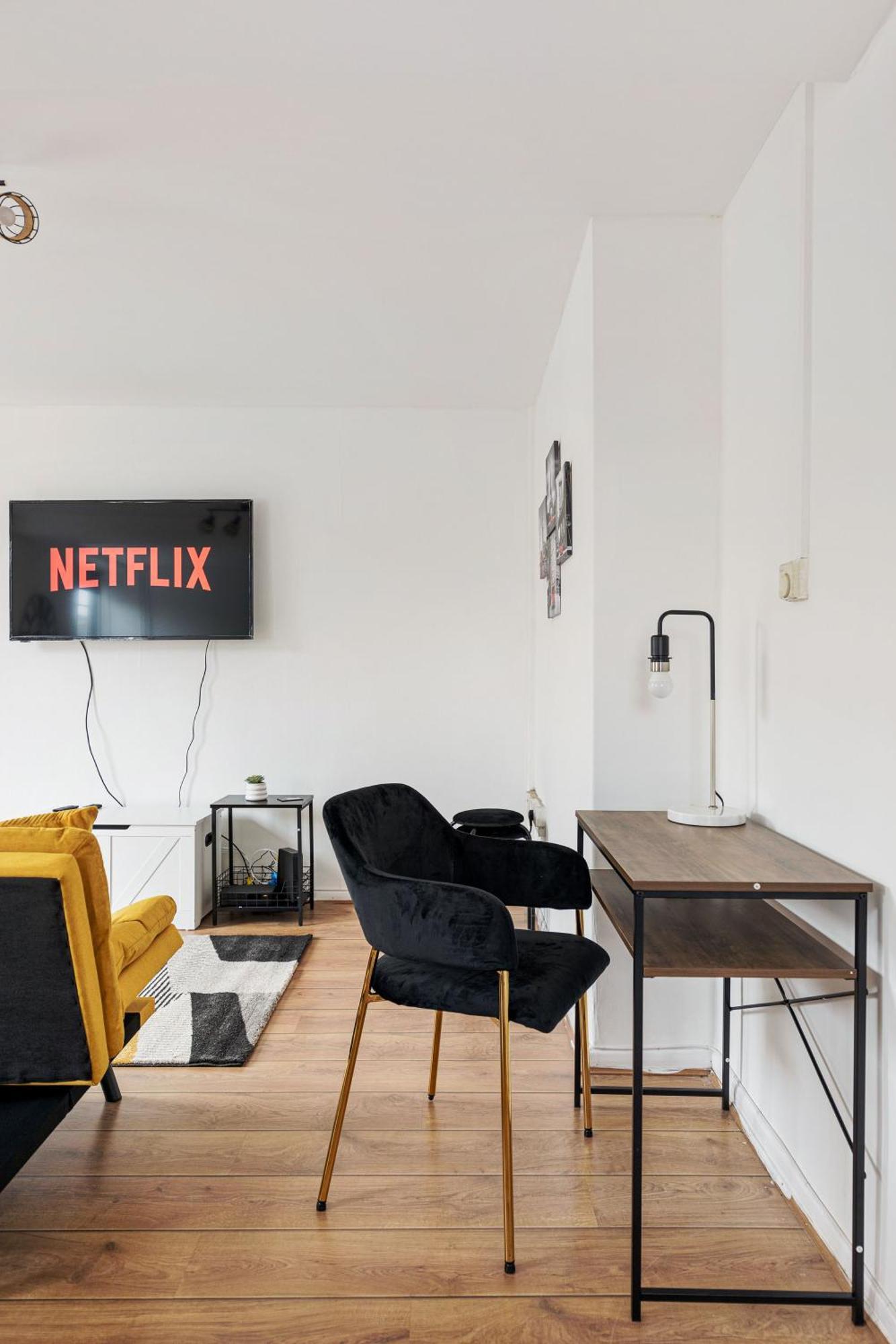 Sleek Shoreditch Hideout - 2 Bed Gem With Balcony In Central Londen Buitenkant foto