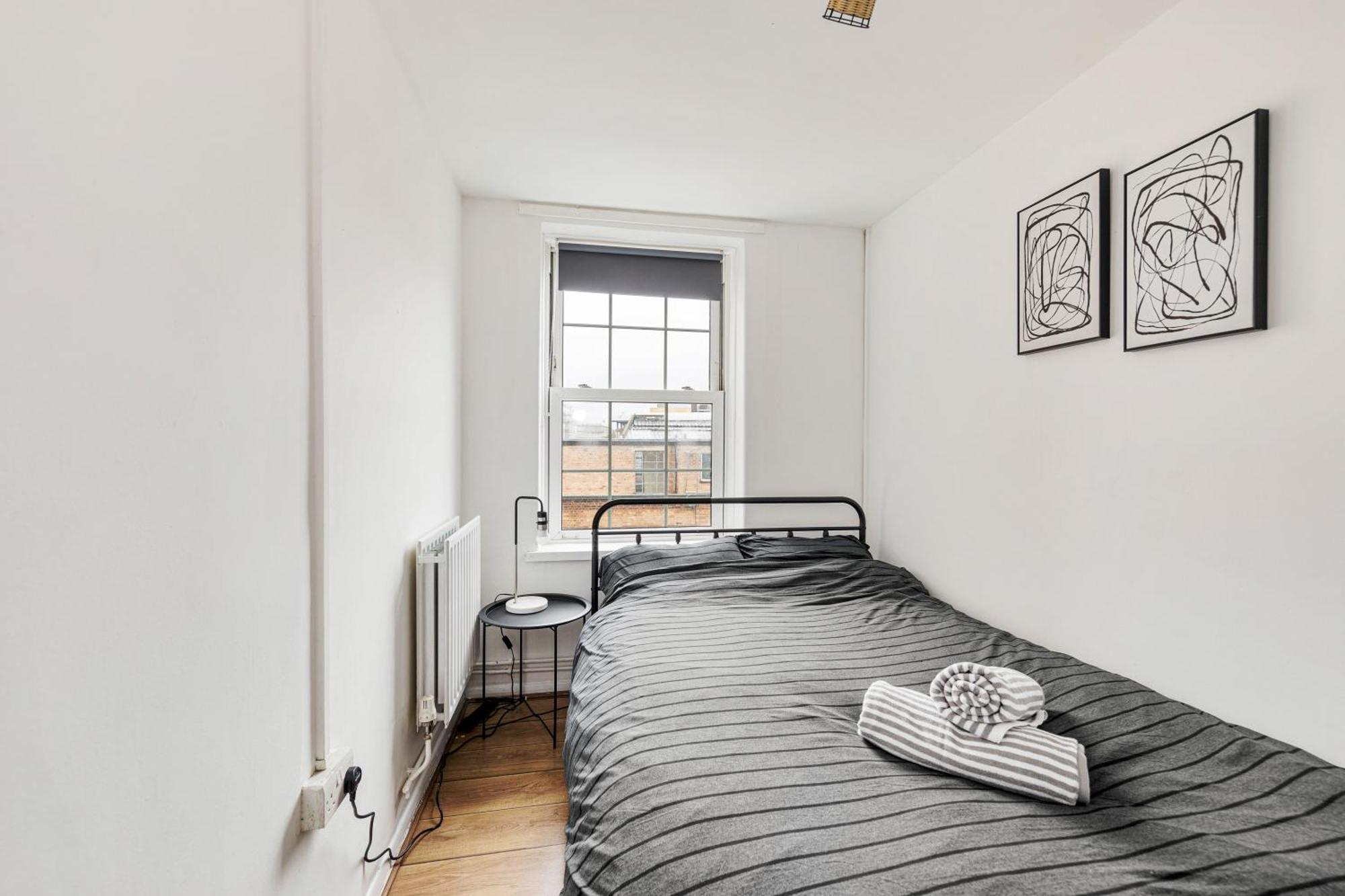 Sleek Shoreditch Hideout - 2 Bed Gem With Balcony In Central Londen Buitenkant foto