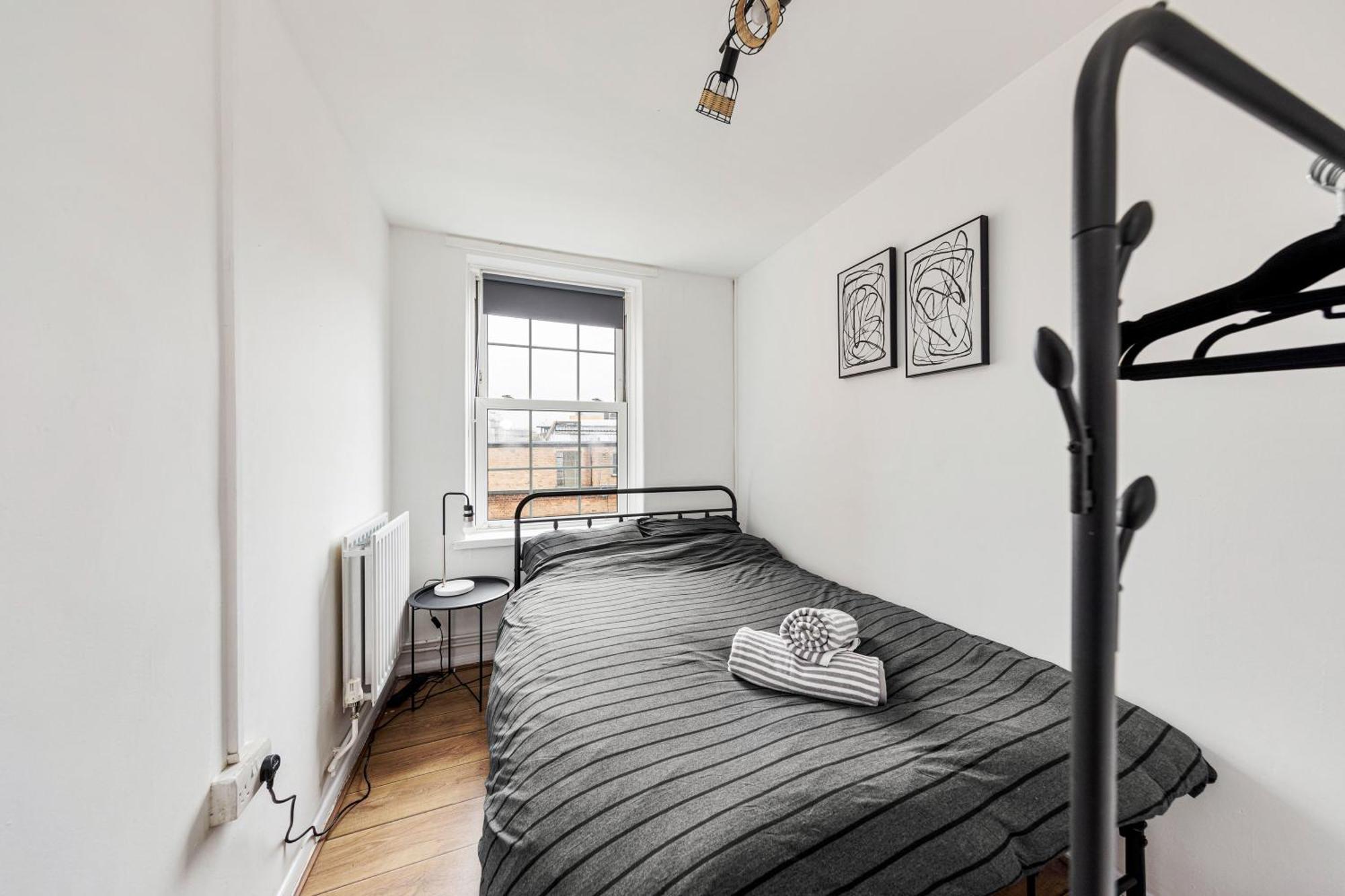 Sleek Shoreditch Hideout - 2 Bed Gem With Balcony In Central Londen Buitenkant foto