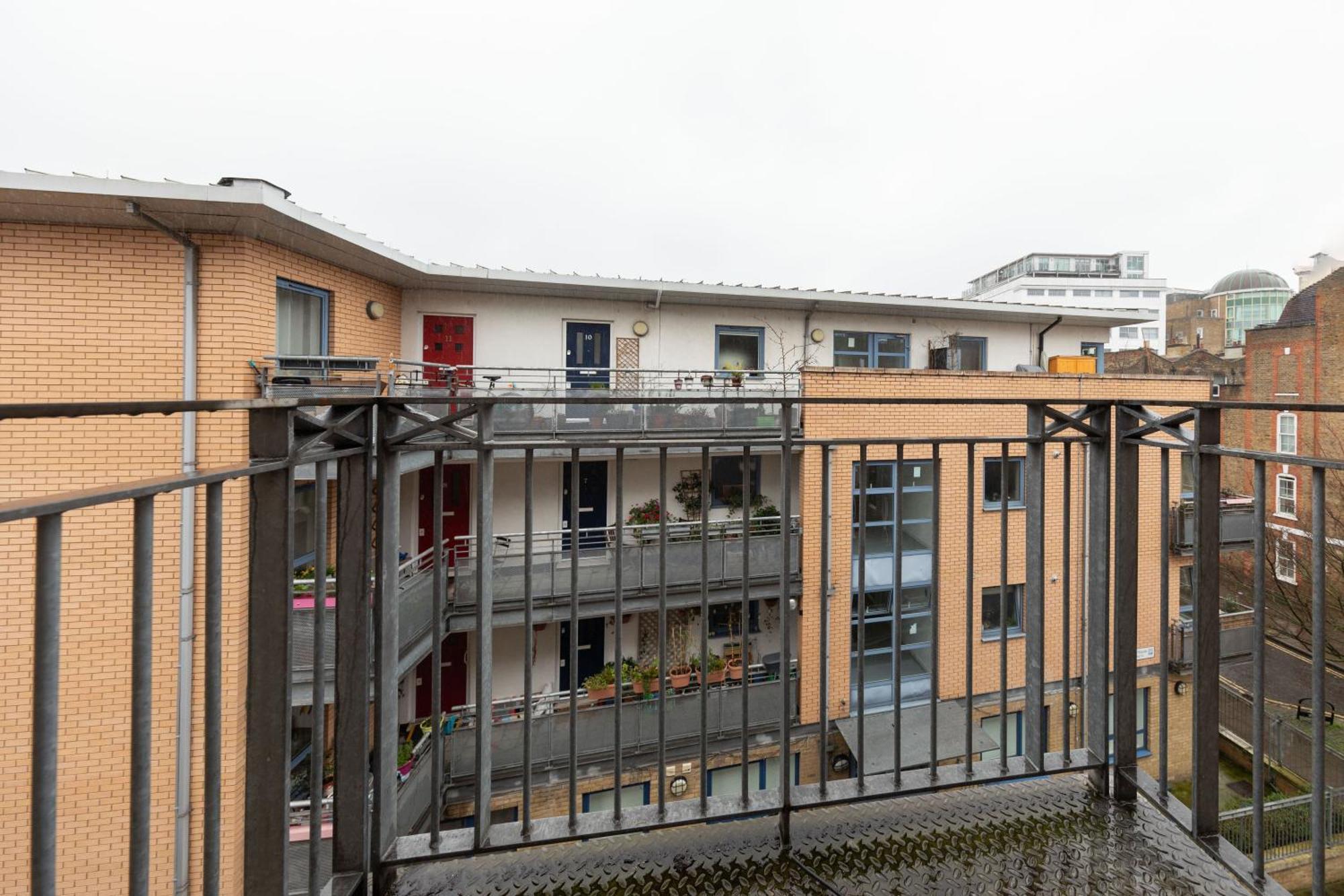 Sleek Shoreditch Hideout - 2 Bed Gem With Balcony In Central Londen Buitenkant foto